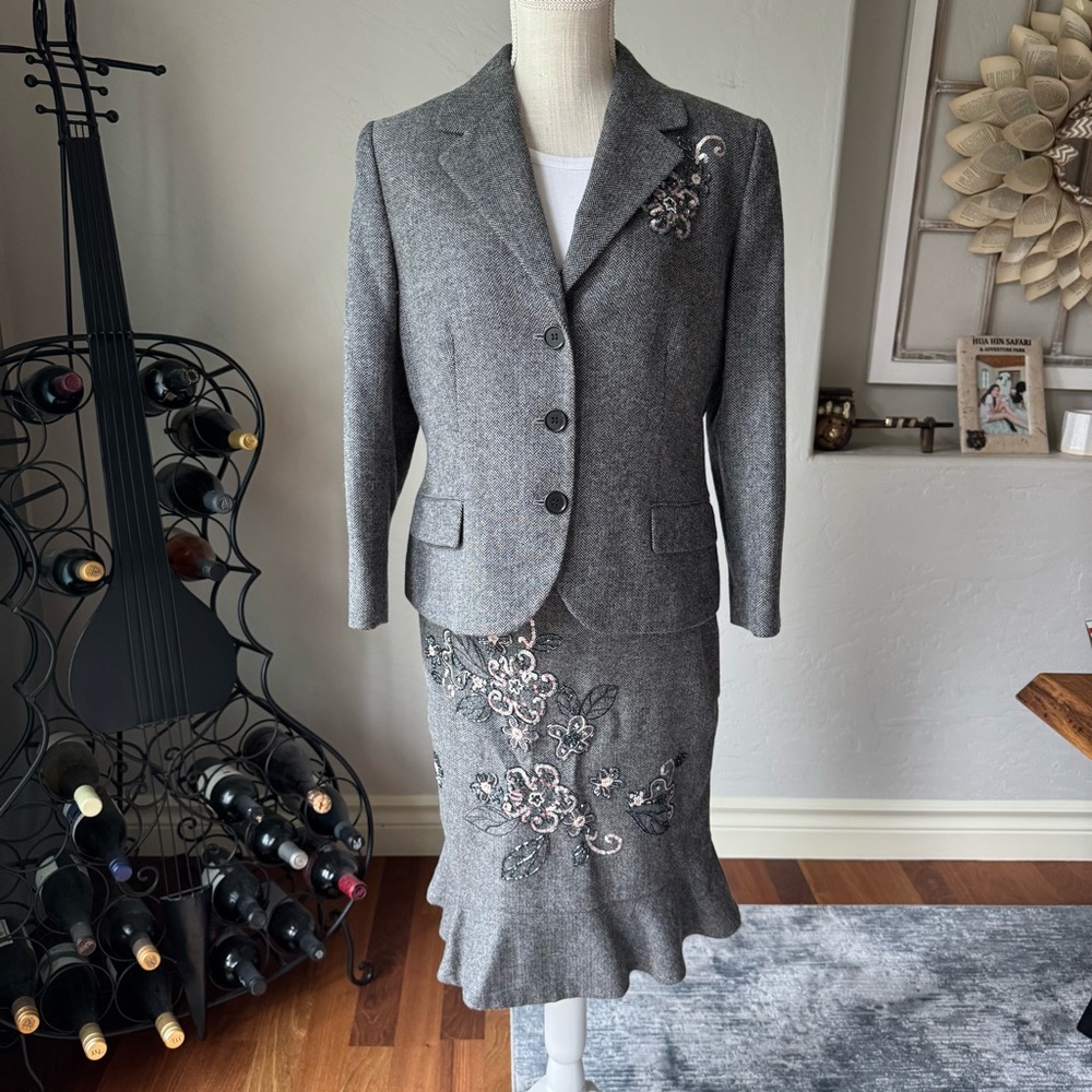 Laundry By‎ Shelli Segal 2pc Wool Skirt Suit Herringboned Flower Embroidery